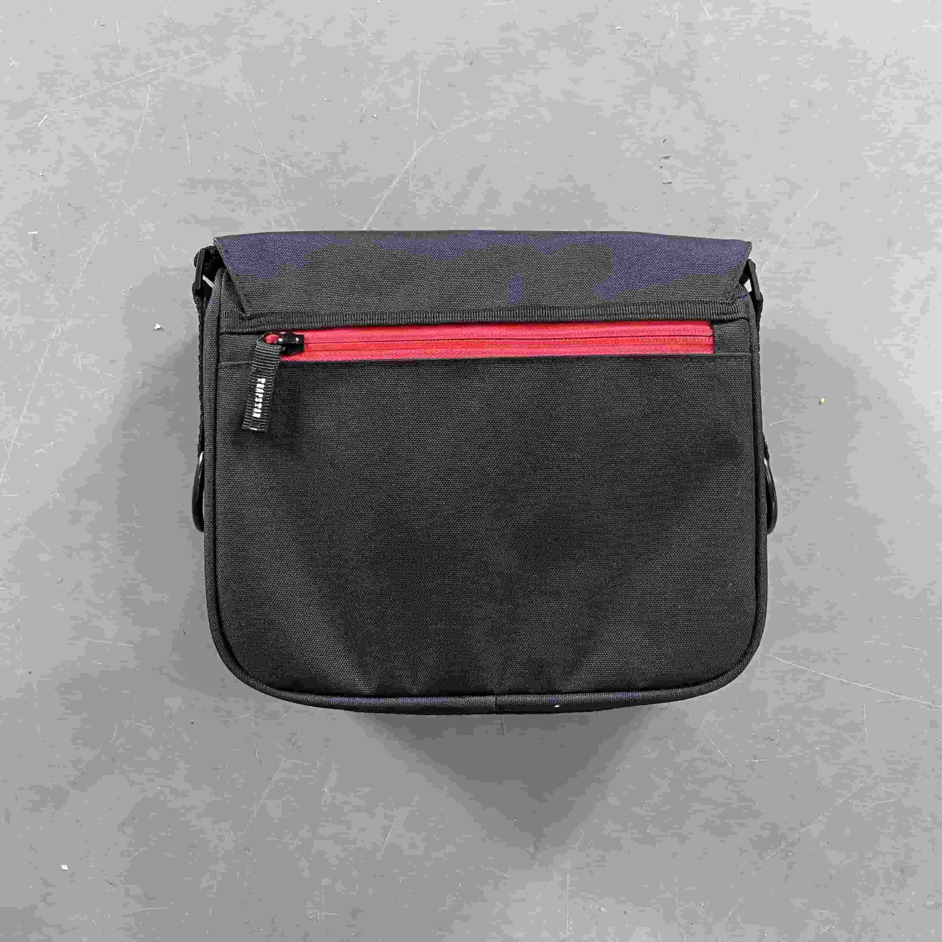 2.0 bag-black/red Trapstar bag