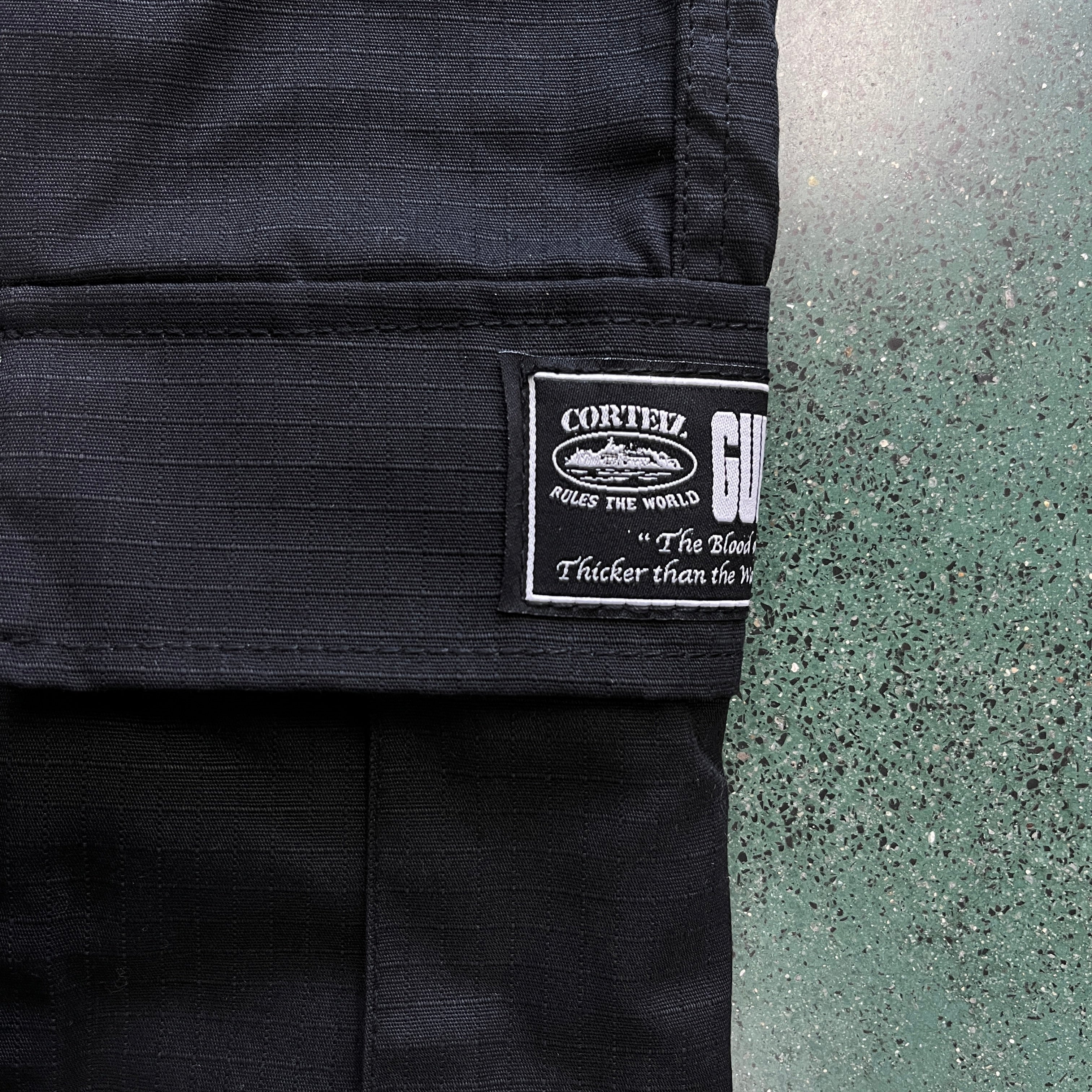 Black/Blacklogo cargo