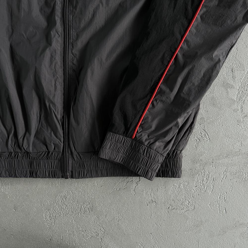 Irongate T Shellsuit-Balck/Red