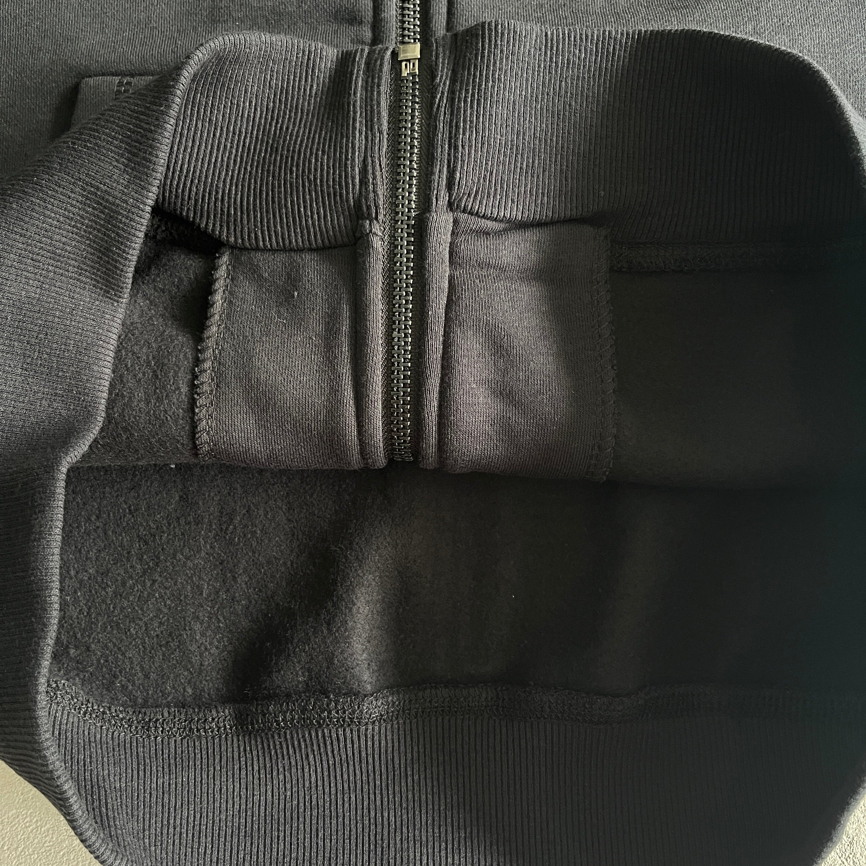 SCRIP ZIP-THOUGH HOODIE TRACKSUIT-BLACK /ZINFANDEL