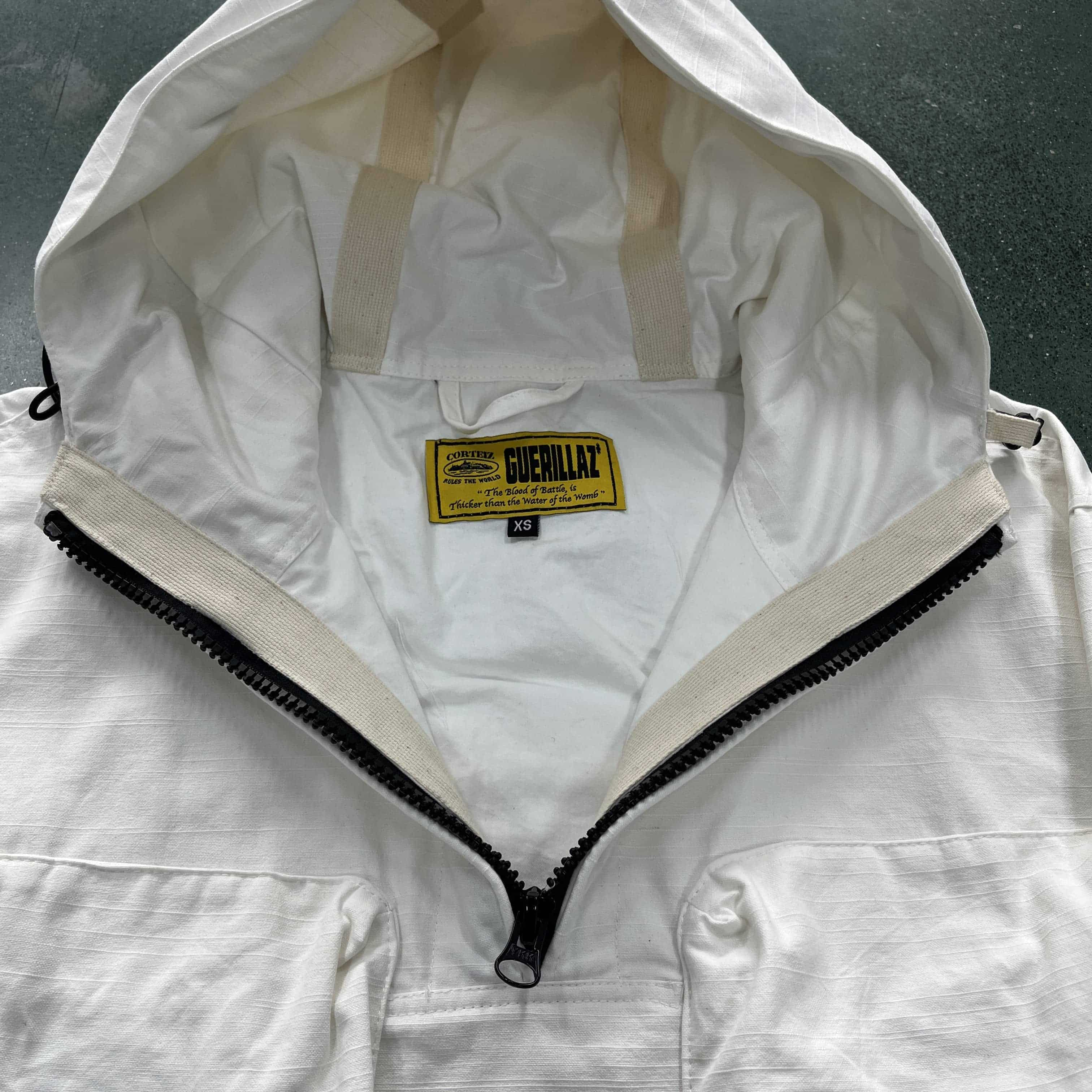 Slant pocket white jacket