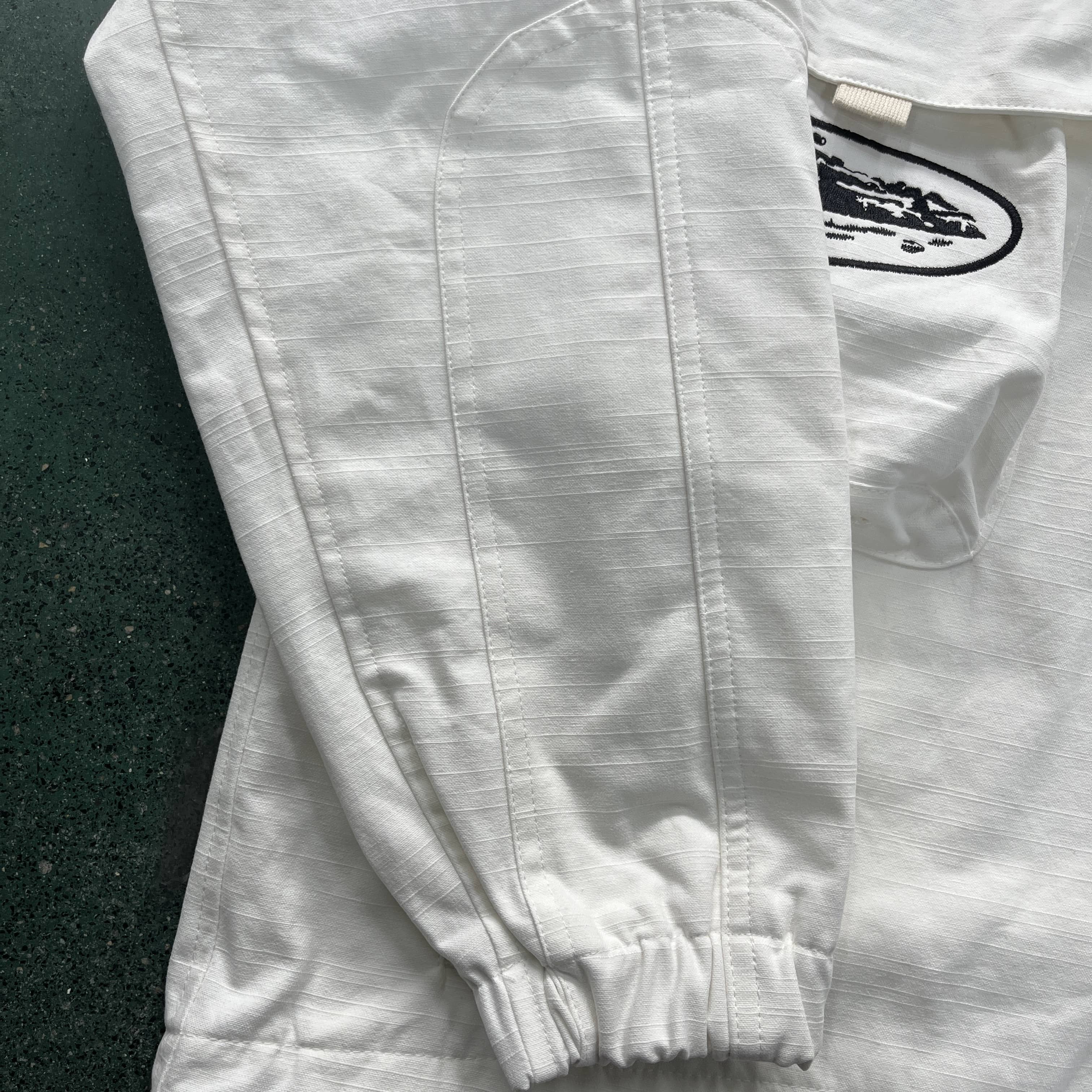 Slant pocket white jacket